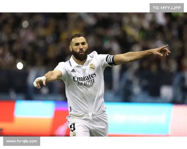 利雅得新月本泽马首秀戴帽，6-0狂胜终结连平